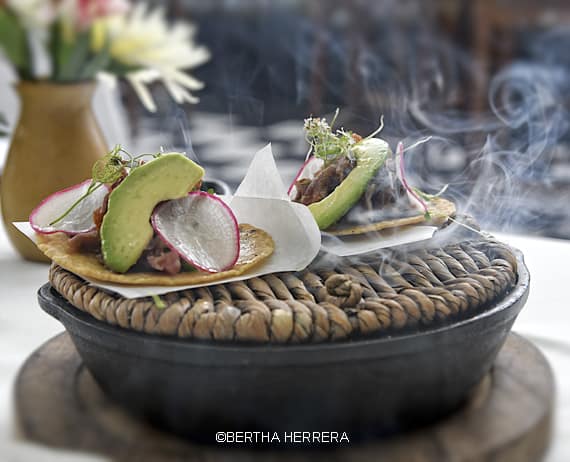 Taco Goloso Con Tripa Crocante Y Tártara De Res.