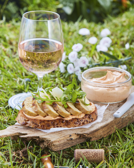 Arma Un Rico Picnic En El Jardín De Tu Casa