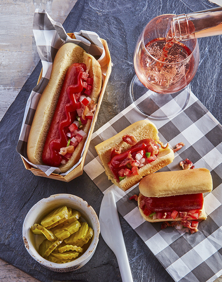 ¿Qué Tal Unos Hot Dogs Con Un Vino Rosado?