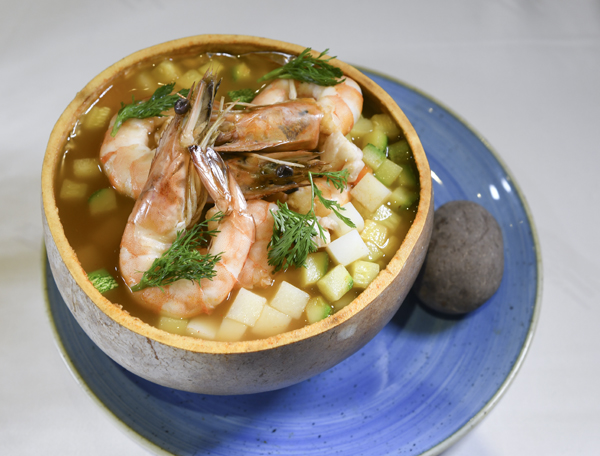 Caldo De Piedra Con Robalo, Camarón